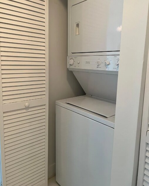 Building Photo - 1111 SW 1st Ave