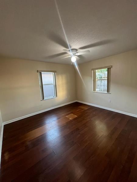 Building Photo - 319 NE 35th Ct