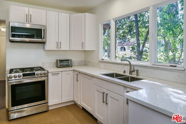 Building Photo - 905 Hartford Way