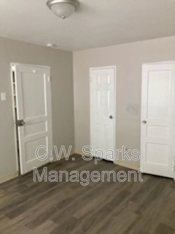 Building Photo - 3923 Dismount St