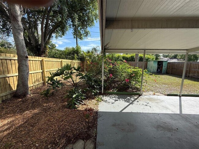 Building Photo - 4666 Iris St N