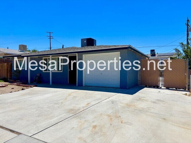 Building Photo - 820 Caliente Dr