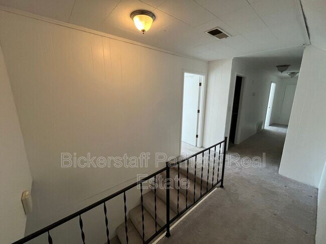 Building Photo - 1310 Stark Ave