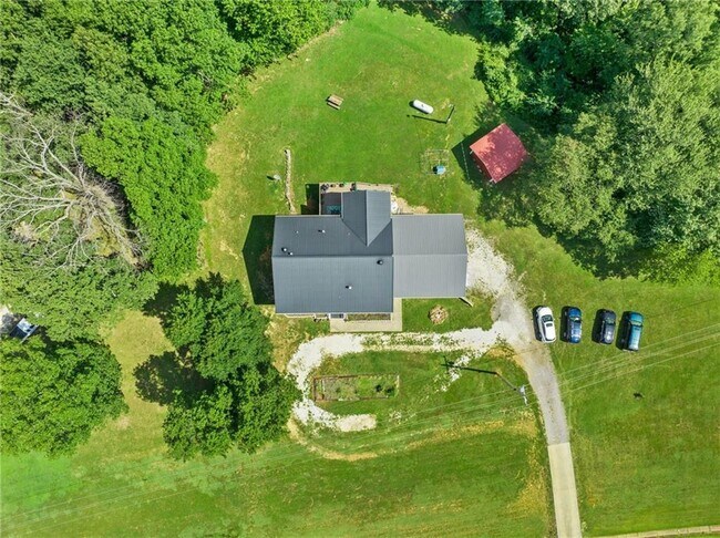 Building Photo - 10940 Devils Den Rd