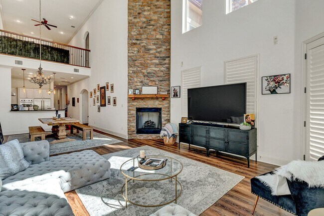 Building Photo - Gorgeous Townhome in The Villas of Hollytree!