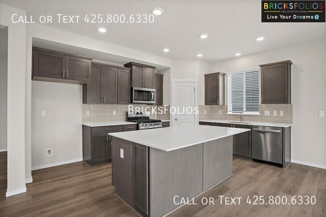 Building Photo - 1209 SW Pendleton Way