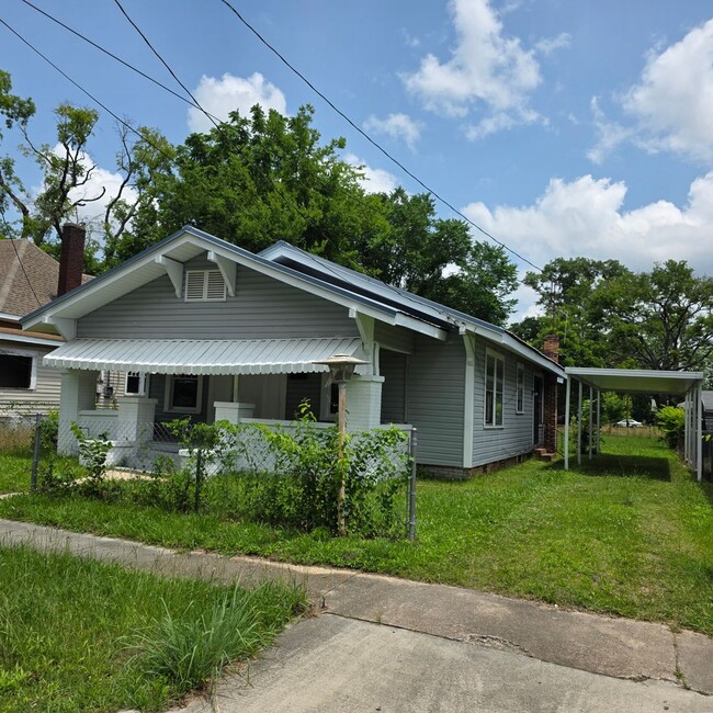 Building Photo - Beautifully Renovated 3 Bedroom 1 Bath Home