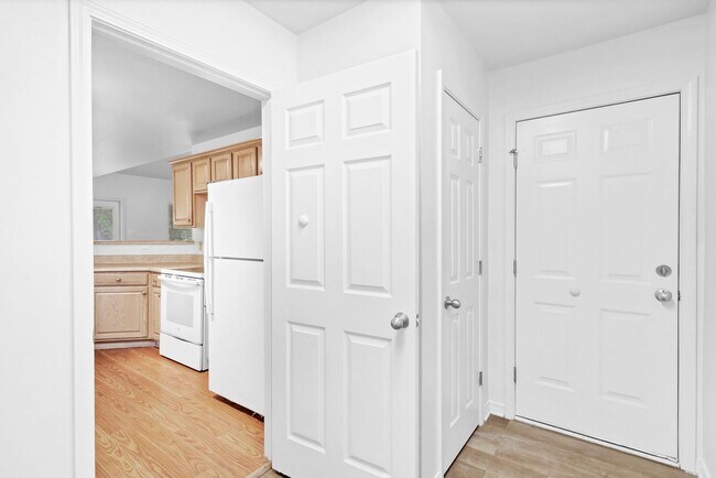 Building Photo - 4/2 in Stratford Glen Subdivision