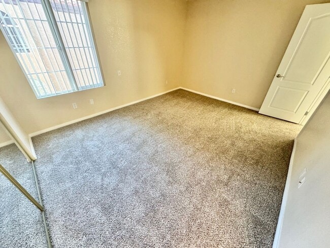 Building Photo - CUTE 2ND FLOOR UNIT, 2 BEDROOM/2 BATH CONDO!