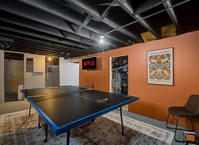 Building Photo - 2010 Chesterland Ave