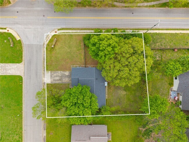 Building Photo - 2146 Loren Cir