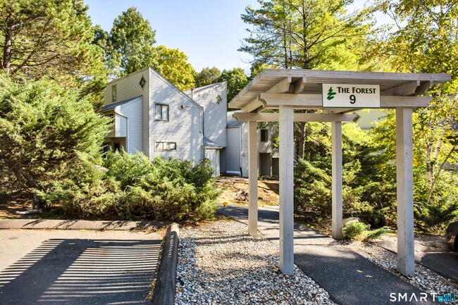 Building Photo - 9 Talcott Forest Rd