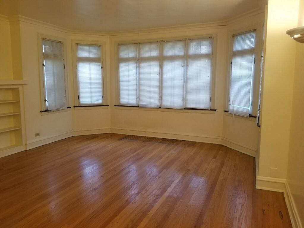 Lr - 8229 S Clyde Ave