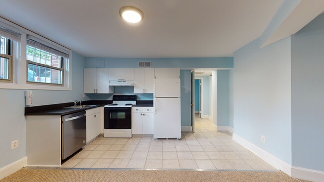 Building Photo - Capitol Hill One Bedroom One Bathroom in secure building! Move-in fee waived!!