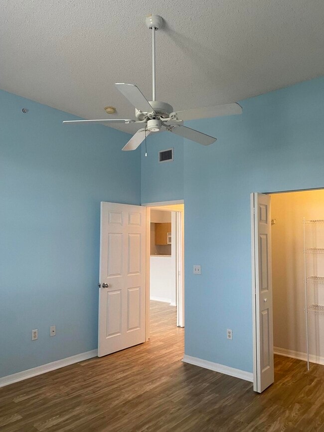 Building Photo - 616 Clearwater Park Rd
