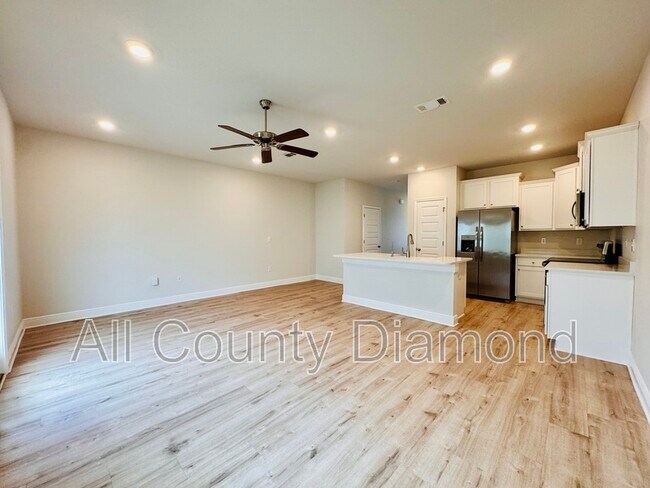 Building Photo - 10 Renea Cv