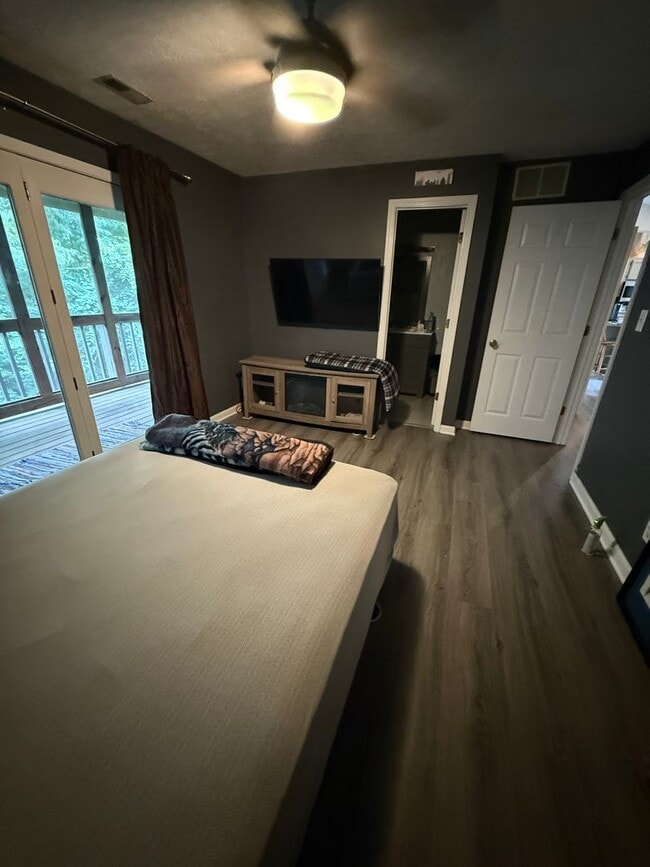 Building Photo - Furnished 2-Bedroom Condo at Eagle Pointe