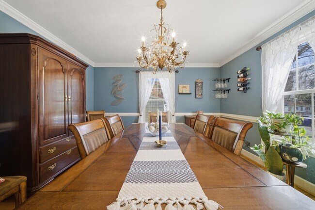 Building Photo - 1402 Trouville Ave