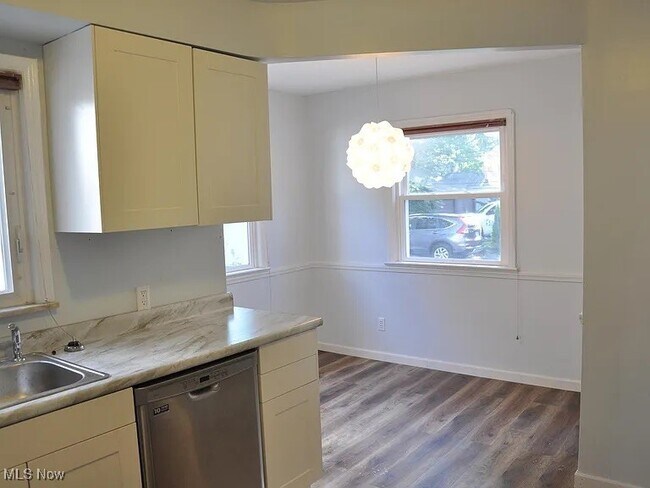 Building Photo - 4302 Silsby Rd
