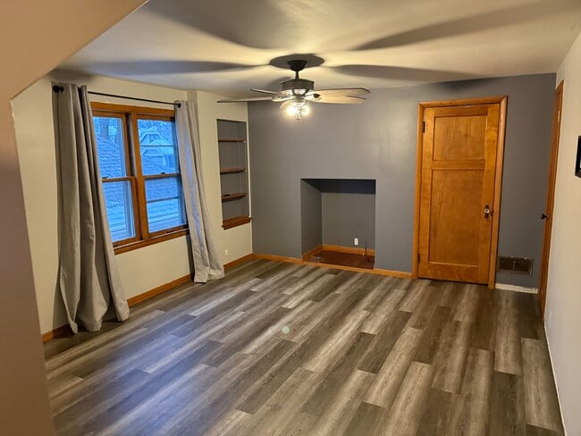 Building Photo - 1720 S 59th St