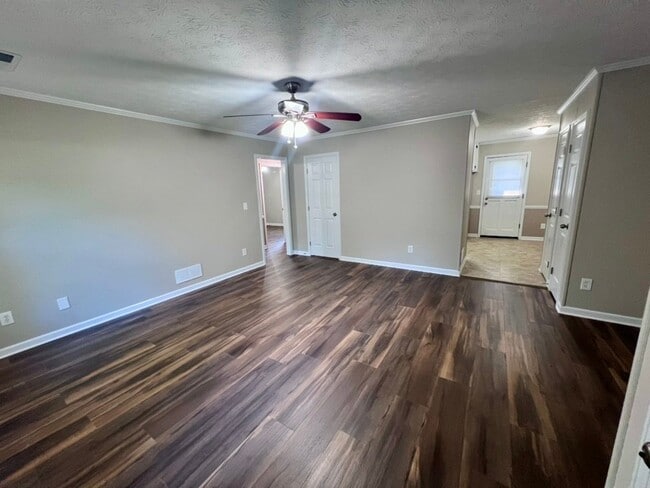 Building Photo - 4862 Valley Dale Dr SW