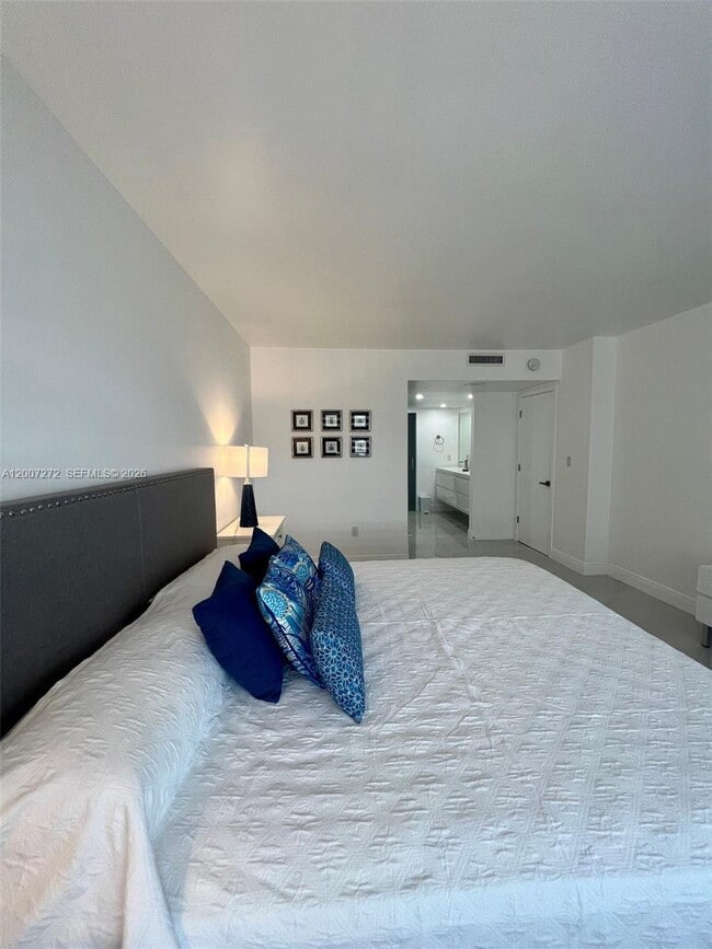 Building Photo - 155 Ocean Ln Dr