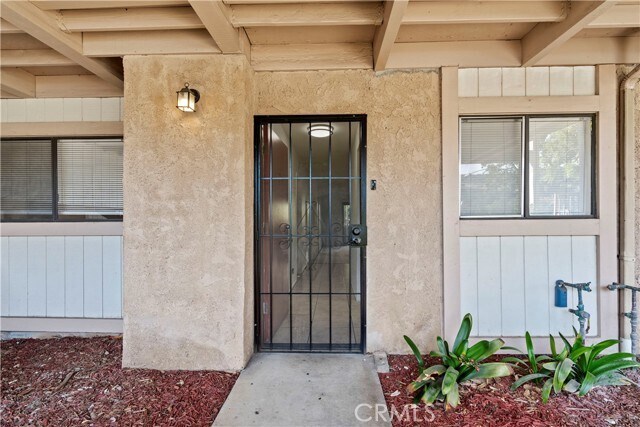 Building Photo - 1745 Los Feliz Dr