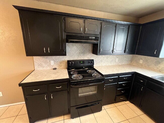 Building Photo - 7513 Avenue W Unit A - 2/1/1 in South Lubbock