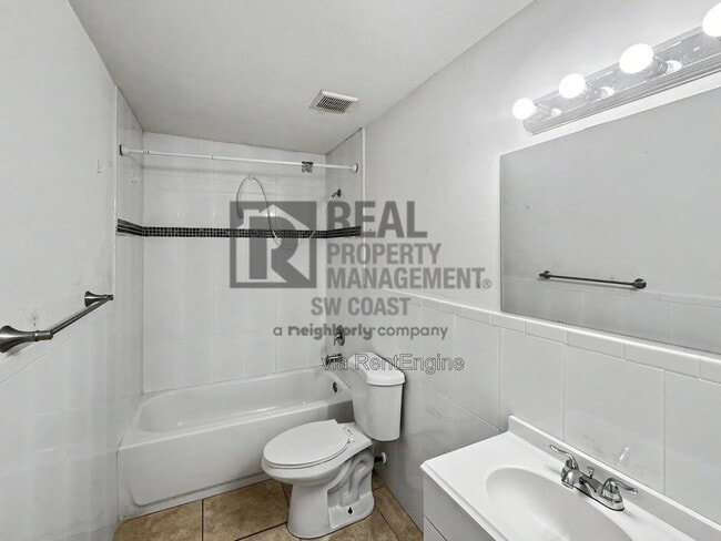 Building Photo - 772 Holmes Ave