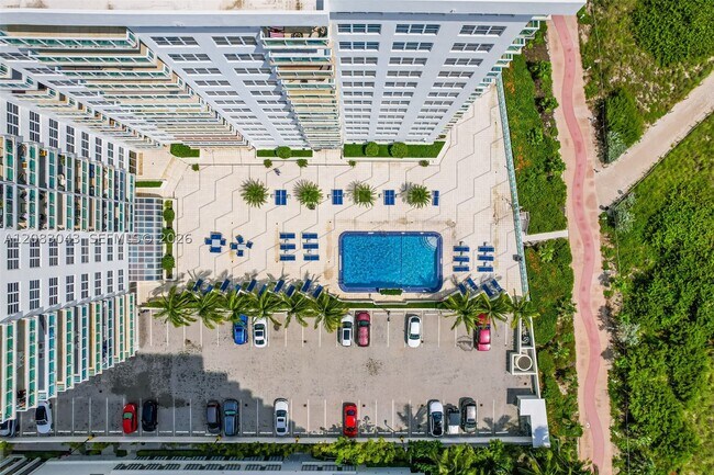 Building Photo - 6917 Collins Ave