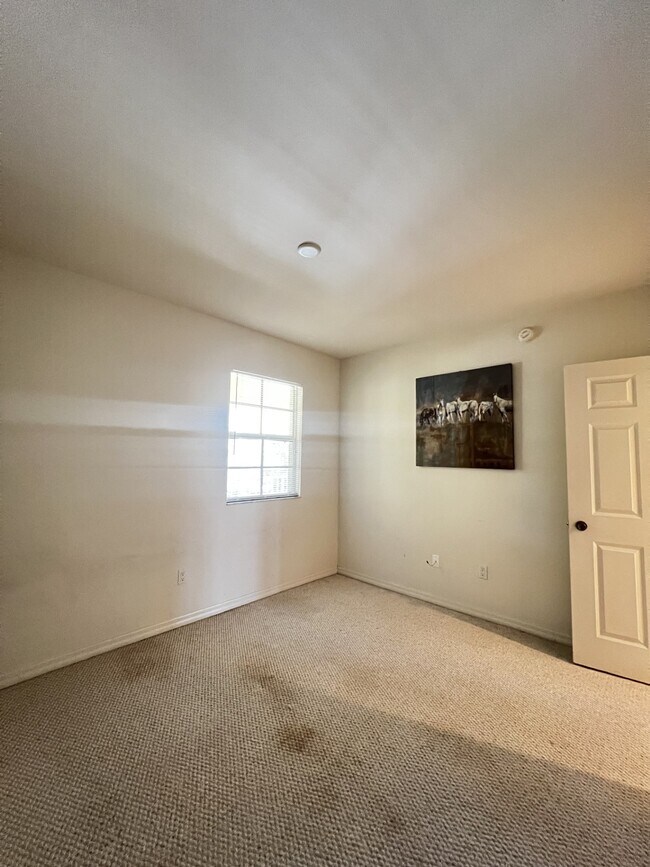 Building Photo - 1785 Four Mile Cove Pkwy