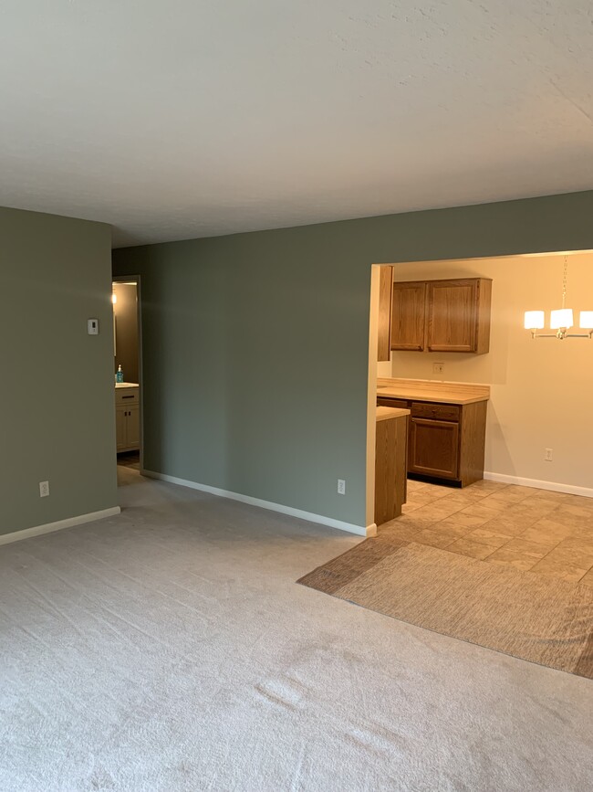 Building Photo - 1680 Cedarwood Dr
