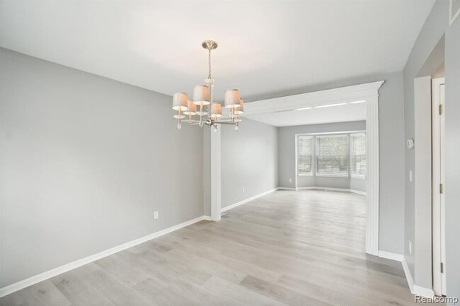 Building Photo - 2609 Huntington Dr