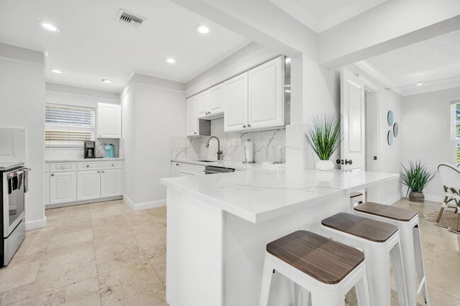 Building Photo - 2277 SE 15th St