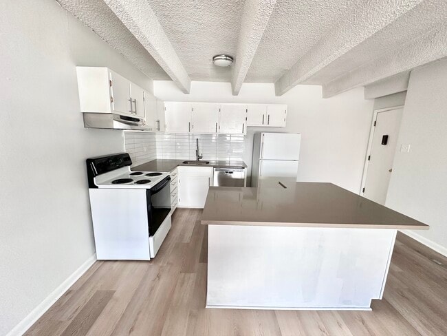 Kitchen - Columbine Plaza