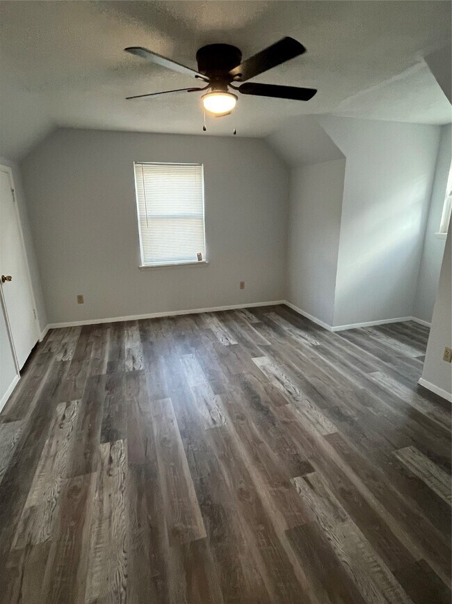 Building Photo - 5730 Cartagena St