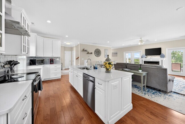 Building Photo - 415 Sassanqua Dr
