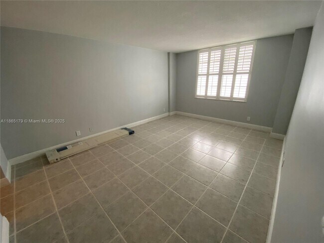 Building Photo - 3725 S Ocean Dr
