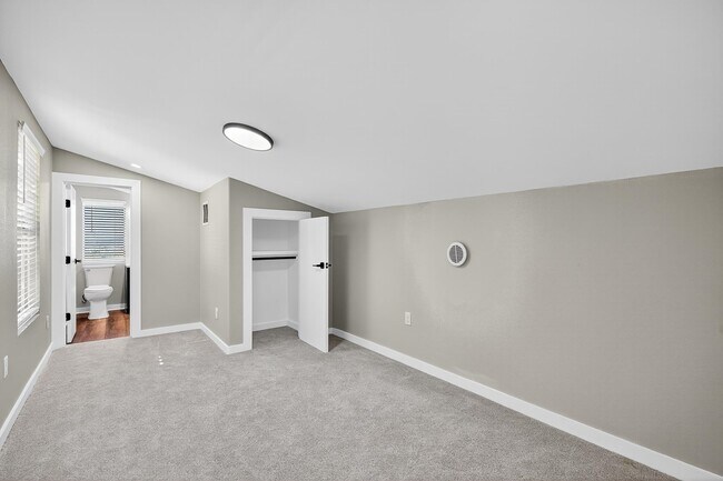 Building Photo - 4305 Oak Park Dr