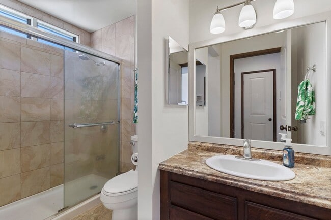 Building Photo - Completely Remodeled 3 Bed/3 Bath with Exp...