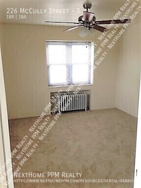 Building Photo - 226 McCully St