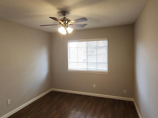Building Photo - 8307 Holmwood Dr