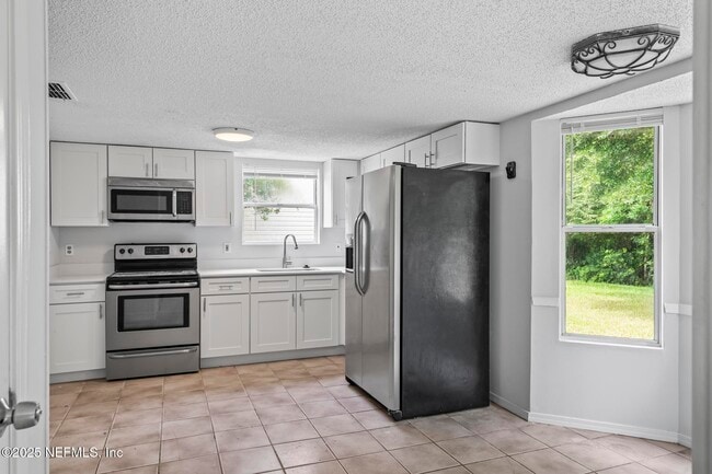 Building Photo - 517 Tuxedo Ct