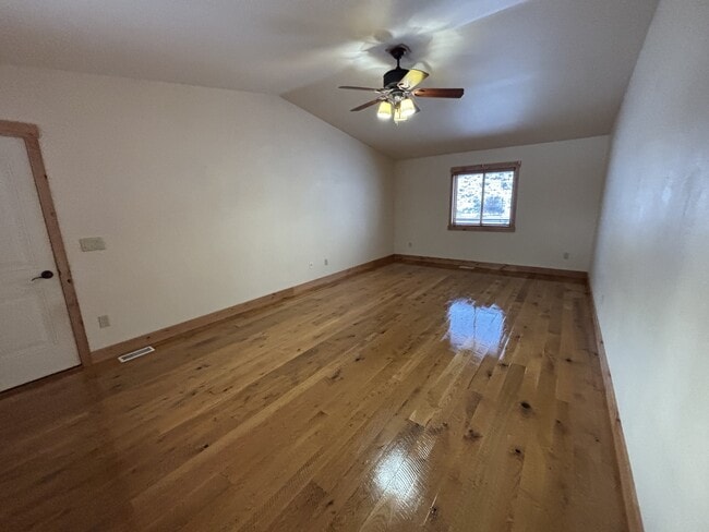 Building Photo - 3355 E Horse Creek Rd