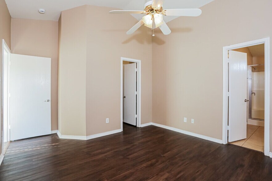 Building Photo - 6440 Regina Dr