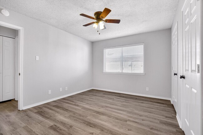 Building Photo - 3505 S Carolina Dr