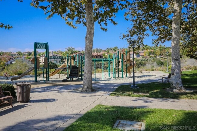 Building Photo - 2263 Paseo Saucedal