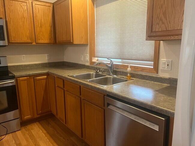 Building Photo - 4248 Red Hawk Dr SE