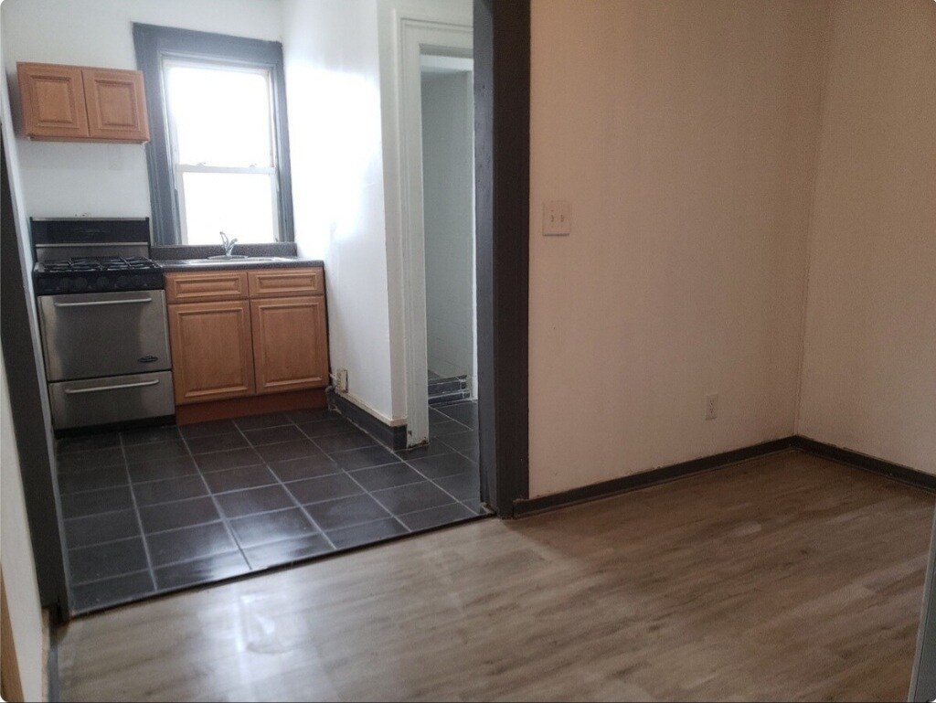 Building Photo - 8 Farley Ave