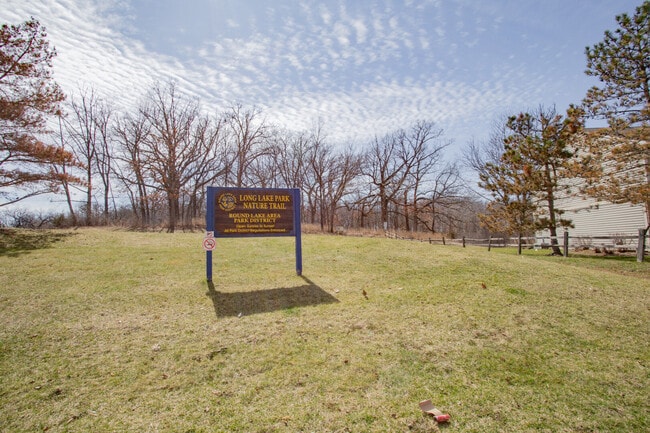 Building Photo - 1217 N Village Dr